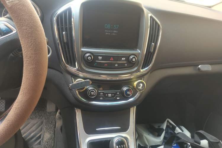 Used Baojun 560 2016 1.8L Manual Luxury Edition Audio And AC Panel