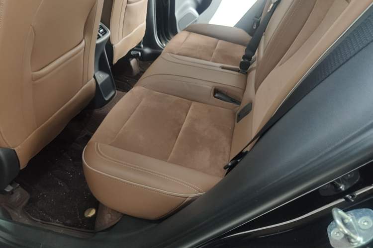 Used Buick Envision 2020 Encore S 652T Four-Wheel Drive Luxury Model
