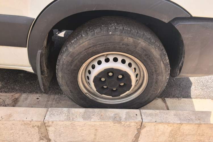 Used Iveco Eurocargo 2021 2.0T Manual Super-Rui Short Wheelbase Low-Roof Side-Hinged Door F1A