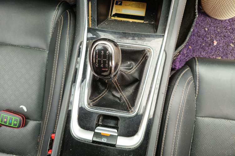 Used Changan Eado 2018 High-Energy Edition 1.6L GDI Manual Pioneer Model China V Standard
