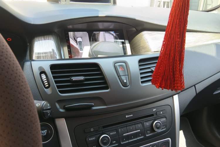 Used Renault Latitude 2015 2.0L CVT Fashion Edition Audio And AC Panel