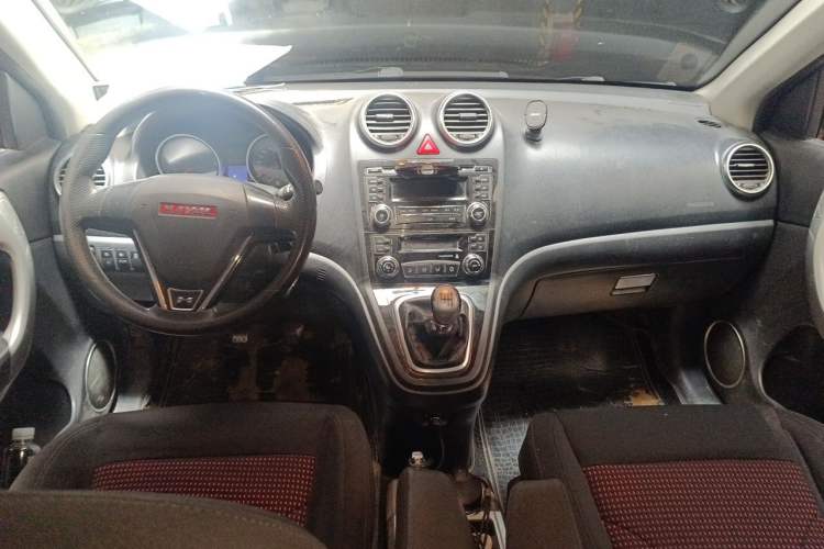 Used Haval H6 2014 Upgraded Model 2.0T Diesel Manual Two-Wheel Drive Urban Version
