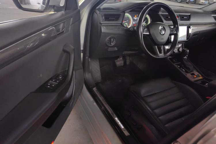 Used Skoda Superb 2018 TSI330 DSG Luxury Edition China VI Standard Driver Seat