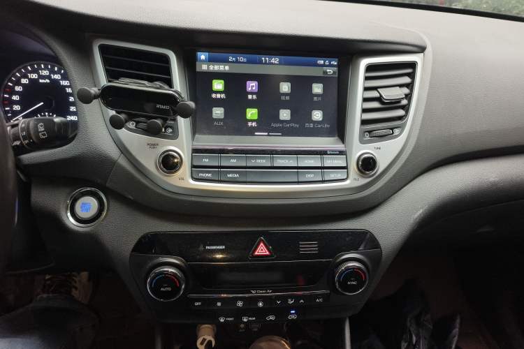 Used Hyundai Tucson 2015 1.6T Dual-Clutch Two-Wheel-Drive Smart Model Audio And AC Panel