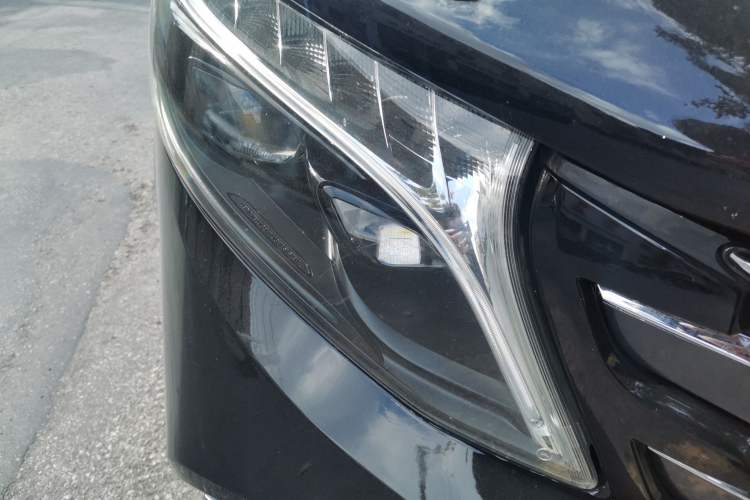 Used Mercedes-Benz V-Class 2022 V 260 Avantgarde Edition
