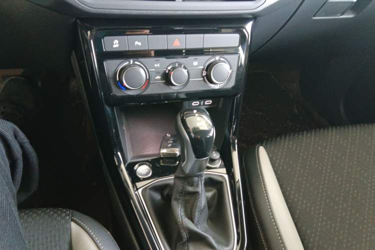 Used Volkswagen Tacqua 2021 1.5L Automatic Yue Zhi Lian Edition Gear Lever