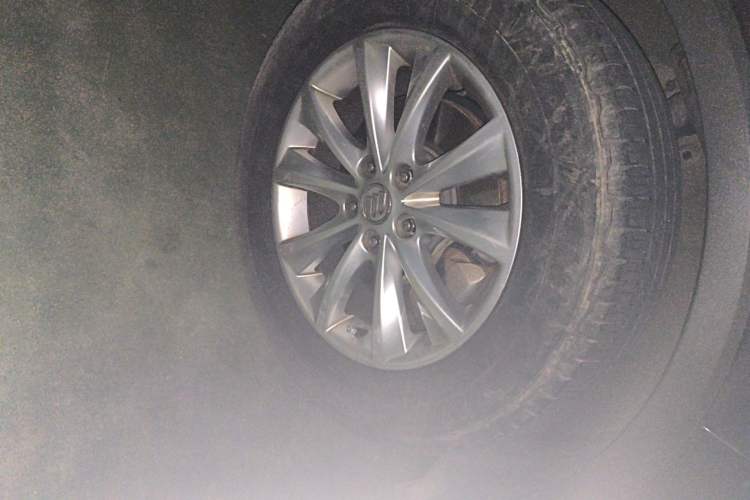 Used Buick Envision 2016 28T Four-Wheel Drive Elite Version Right Front Wheel Hub