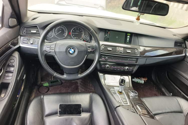 Used BMW 5 Series 2013 525Li Luxury Model Center Console