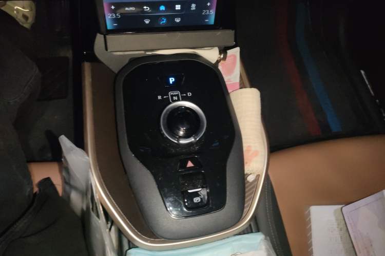 Used Toyota bZ3 2023 517 km Elite PRO Gear Lever