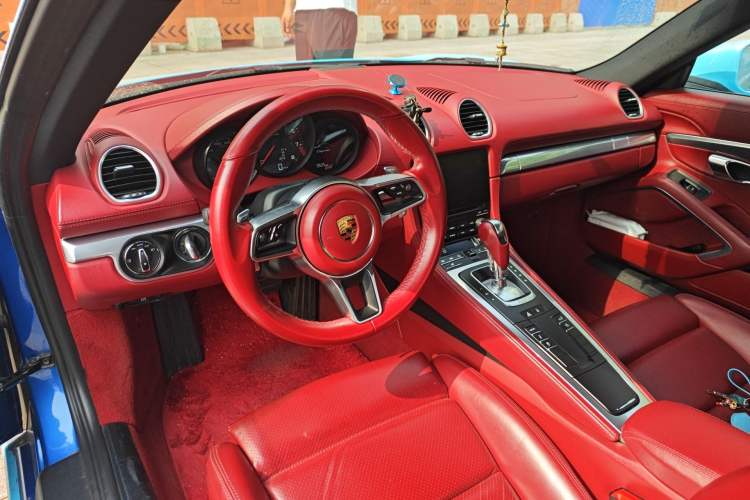 Used Porsche 718 2016 Cayman 2.0T
