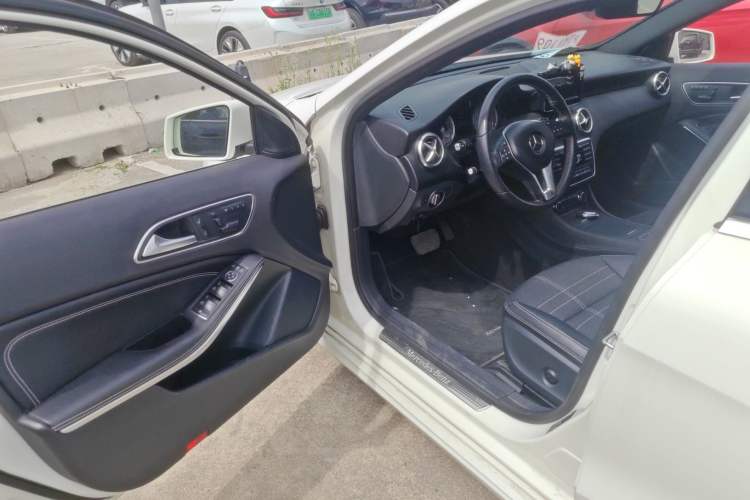 Used Mercedes-Benz A-Class 2015 A 200 Fashion Model
