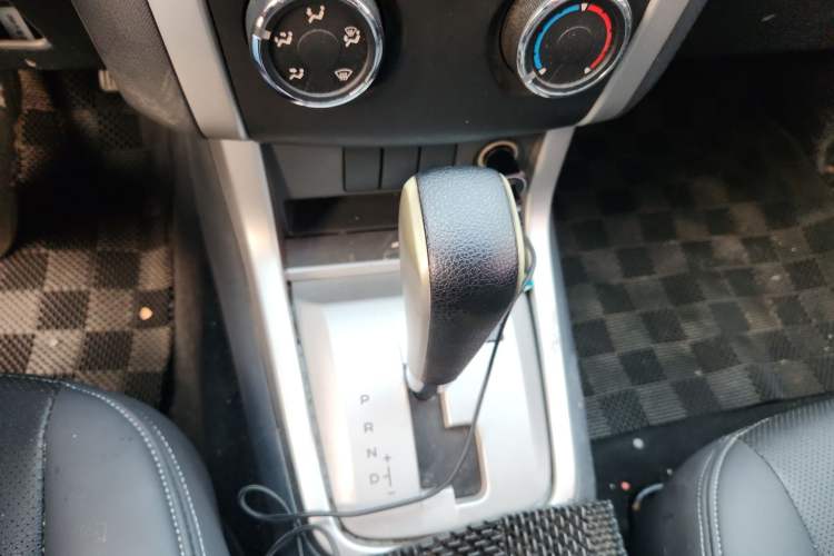 Used Isuzu mu-X 2015 2.5T Two-Wheel Drive Automatic Comfort Touring Model 7 Seats