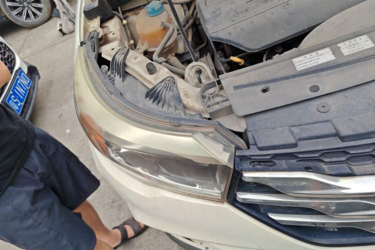 Used GAC Trumpchi GS4 2015 200T Manual Comfort Edition Right Front Headlight