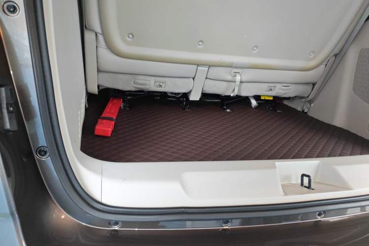 Used Buick GL8 2023 Land Executive Class Smart Enjoyment Model
