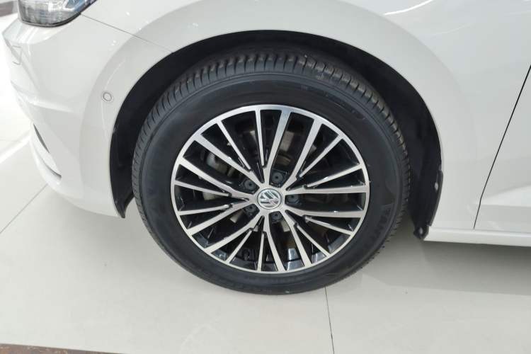 Used Volkswagen Touran 2016 Volkswagen Touran L 280TSI DSG Luxury Edition Exterior 4