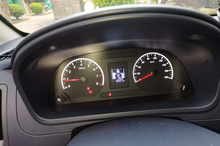 Used FORTHING Lingzhi PLUS 2024 1.5T Manual Luxury 7-Seater
