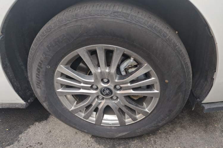 Used Toyota SIENNA 2021 2.5L Hybrid Premium Edition Right Front Wheel Hub