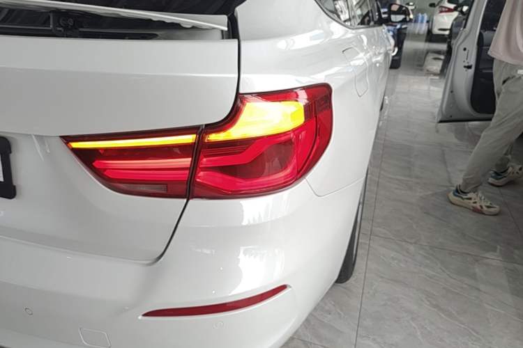 Used BMW 3 Series GT 2018 320i Sport Edition
