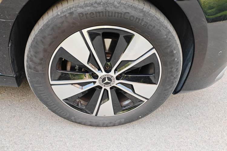 Used Mercedes-Benz V-Class 2021 V 260 Prestige Edition Right Front Wheel Hub