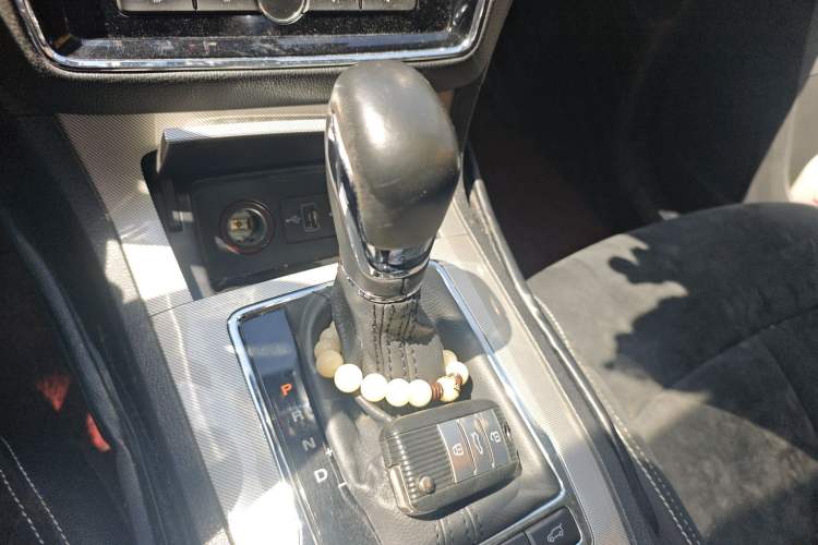 Used Roewe RX5 New Energy 2017 eRX5 50T Hybrid Connected Prestige Flagship Edition Gear Lever