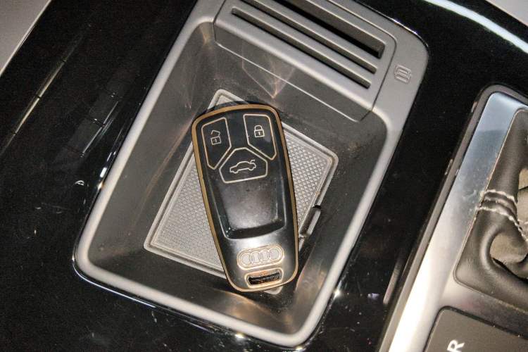 Used Audi Q5L 2022 40T Fashionable and Dynamic Model
