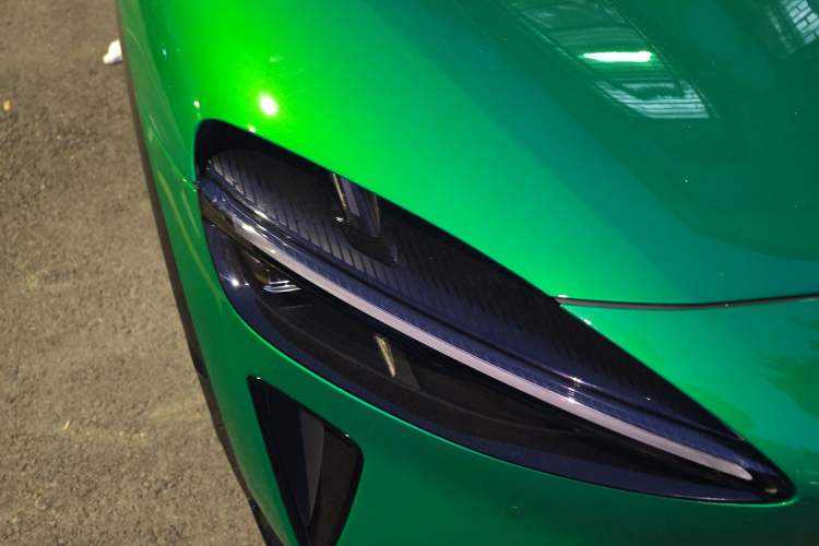 Used Xiaomi Auto YU7 2025 Ultra-Long Range High-Performance All-Wheel-Drive Max Edition Right Front Headlight