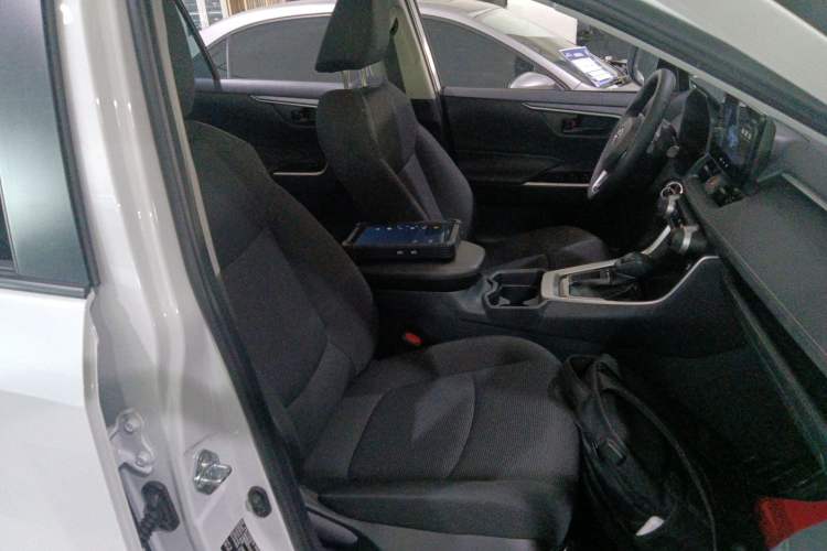 Used Toyota RAV4 2024 2.0L CVT Two-Wheel Drive Urban Edition
