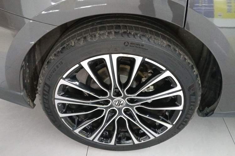 Used MG 7 2023 2.0T Automatic Hunter Luxury Edition Right Rear Wheel Hub
