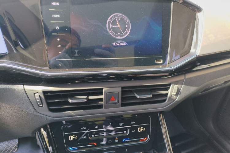 Used Volkswagen Tayron 2020 330TSI Two-Wheel Drive Luxury Smart Connectivity Version Audio And AC Panel