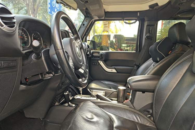 Used Jeep Wrangler 2015 3.6L Rubicon Four-Door Edition
