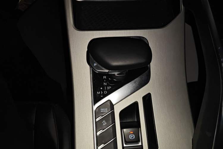 Used Geely Auto Coolray 2023 1.5T DCT Platinum Edition
