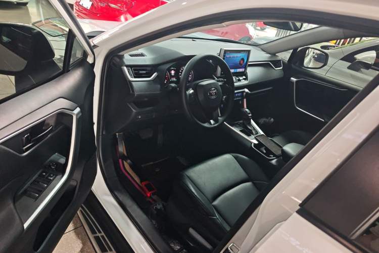 Used Toyota Wildlander 2022 2.0L CVT Two-Wheel Drive Leading Edition Driver Seat