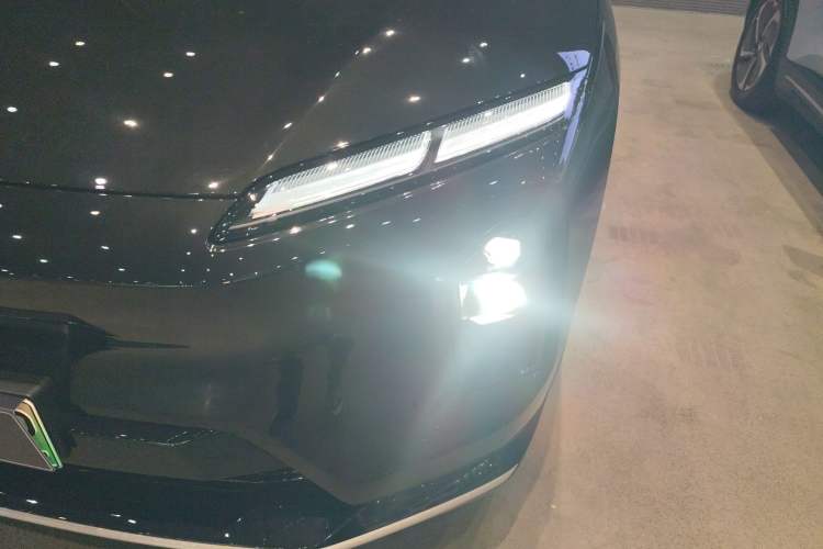 Used Nio ES6 2025 75 kWh Left Front Headlight