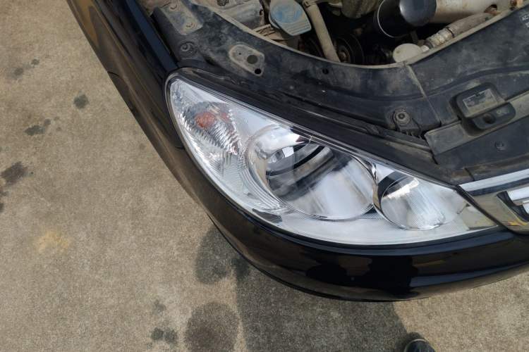 Used Volkswagen Lavida 2011 1.6L Automatic PinYou Edition Right Front Headlight