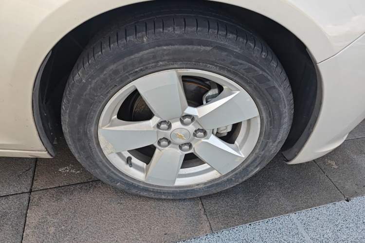 Used Chevrolet Malibu 2014 2.0L Automatic Comfort Edition Right Front Wheel Hub