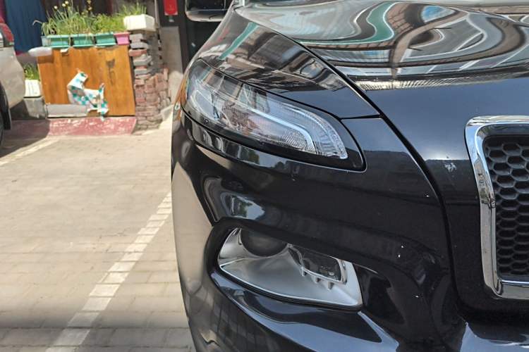 Used Jeep Cherokee 2017 2.0L Superior Edition
