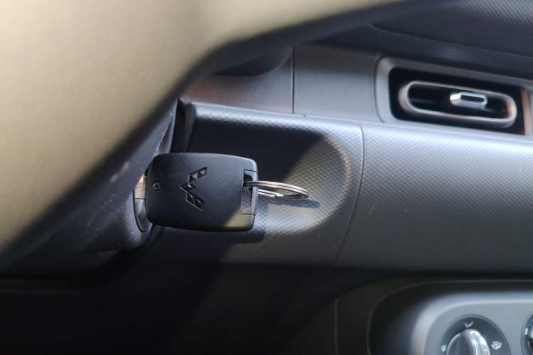 Used Wuling Hongguang New Energy 2024 All-Electric Model 300KM Standard Version Vehicle Key