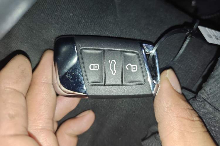 Used Volkswagen Magotan 2023 2 Million Units Commemorative Edition 330TSI DSG Luxury Version Vehicle Key