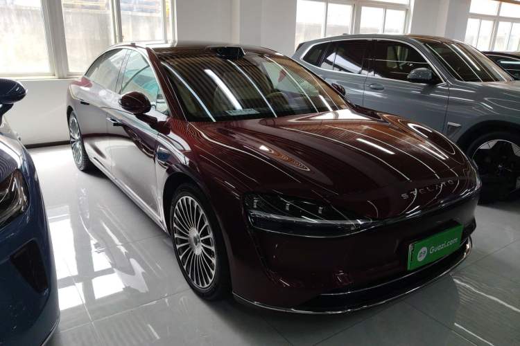 Used Hima Stelato S9 2025 Extended-Range Ultra Front Right 45 Deg