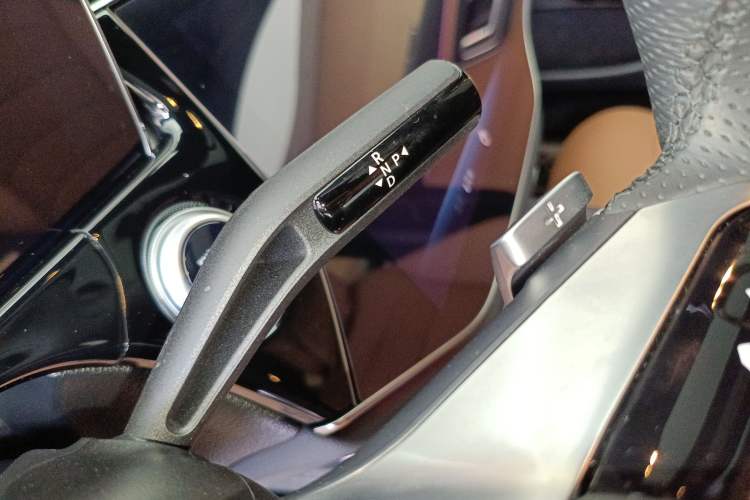 Used Mercedes-Benz E-Class 2025 Facelift E 300 L Luxury Sport Edition
