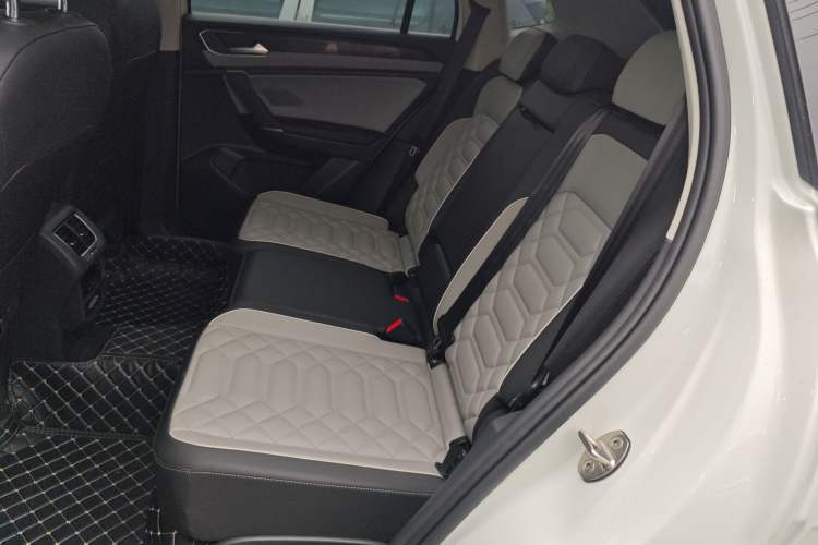 Used Volkswagen Tayron 2023 280TSI Two-Wheel-Drive Luxury Plus Advanced Version
