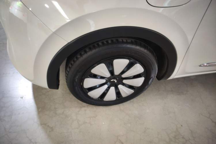 Used Wuling Bingo 2023 410 km Lingxi Deluxe Edition Left Front Wheel Hub