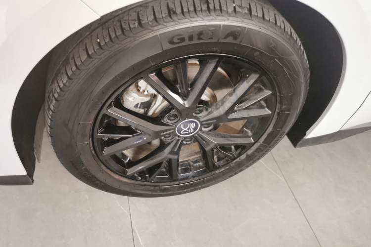 Used BYD Han 2025 DM-i 125KM Elite Model Left Front Wheel Hub
