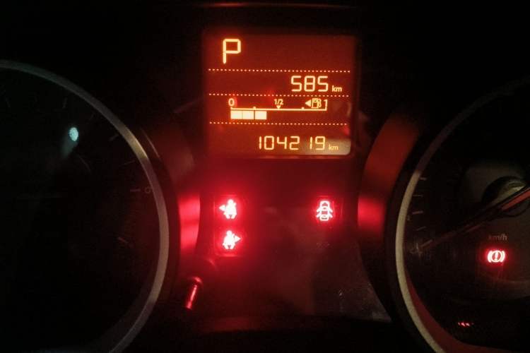 Used Citroen C3-XR 2015 1.6L Automatic Fashion Model Odometer Close Up