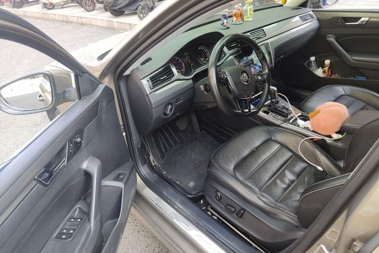 Used Volkswagen Passat 2017 280TSI DSG Luxury Edition
