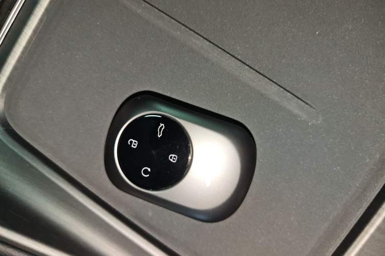 Used Chery Fengyun T8 2025 1.5T 130 km Comfort Edition 7-Seater