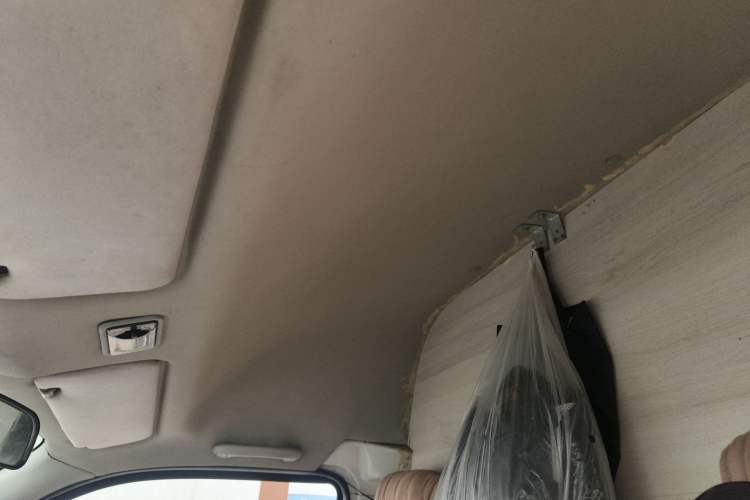 Used Foton Scenic G7 2017 2.0L Short-Wheelbase Commercial Van High-Roof 2-Seater 4Q20M
