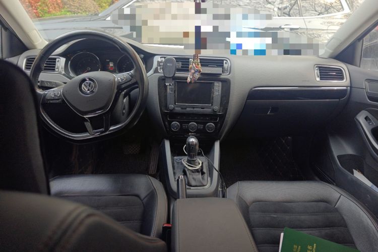 Used Volkswagen Sagitar 2018 280TSI DSG Luxury Model Center Console