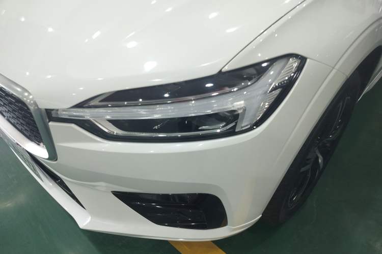 Used Volvo XC60 2019 T5 4x4 Smart & Dynamic Sport Edition China VI Standard