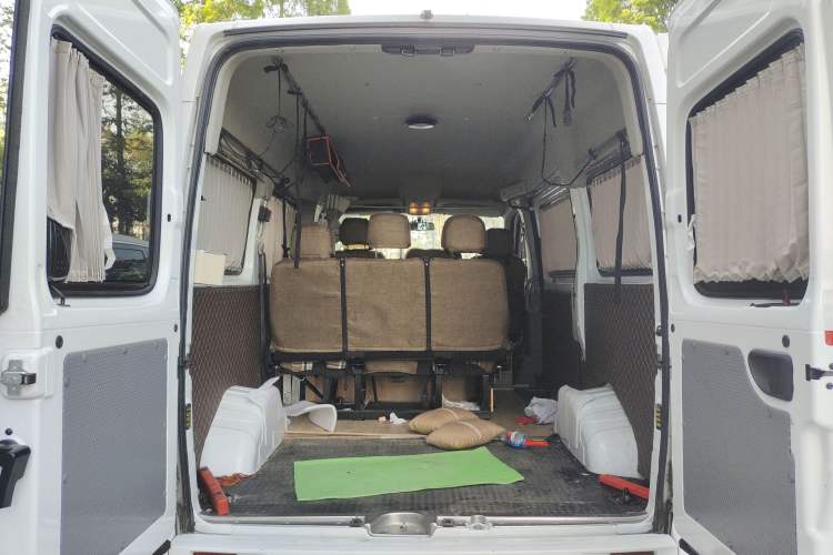 Used SAIC MAXUS Xintu V80 2021 2.0T Manual Classic Aoyuntong Short Wheelbase Mid-Roof 5/6-Seater Trunk